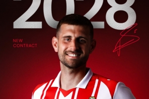 爱游戏入口-已在球队效力14年，官方：南安普顿与队长斯蒂芬斯续约至2028年