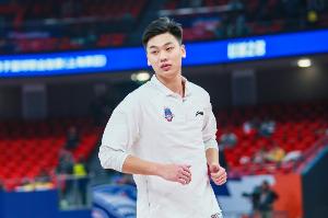 爱游戏APP-夏晓司：侯沛佐最近没有参加山东的合练 他今夏离队的可能非常大