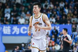 手感冰凉！张镇麟10投仅3中拿到7分 三分5中0&amp;正负值-11